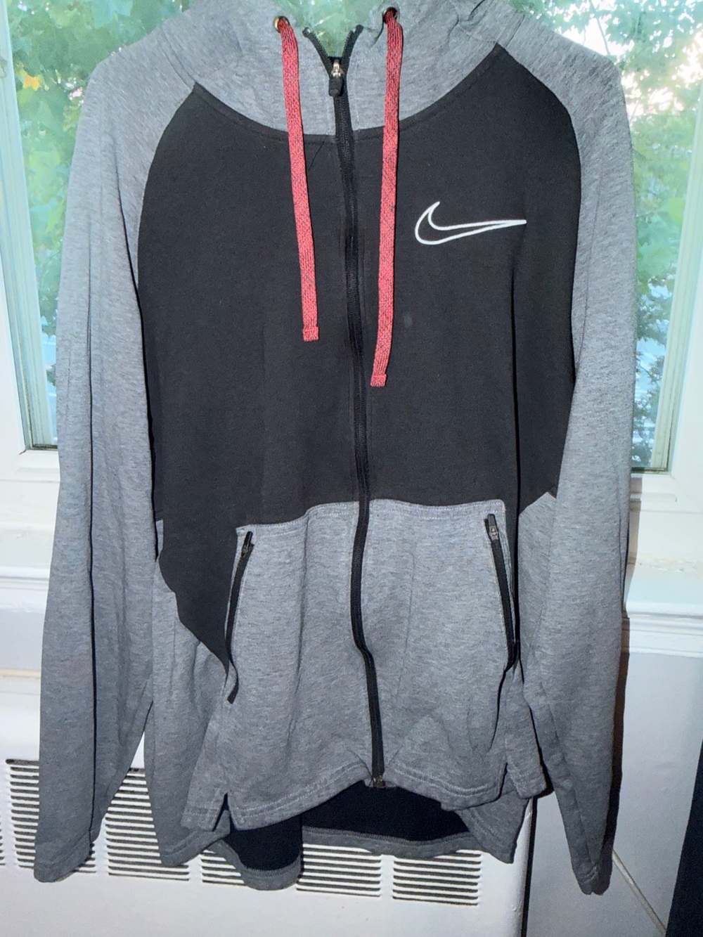 Nike Men’s Black, Gray & Red Zip-Up Hooded Sweater xxl